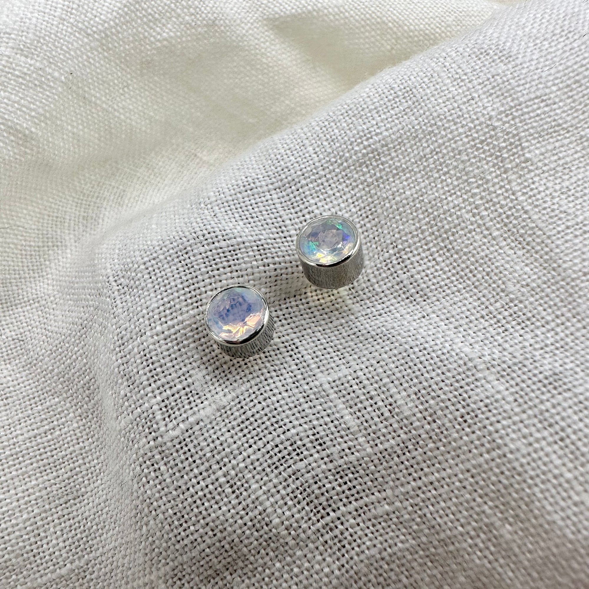 Opal, Daily Studs