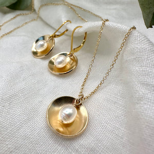 Glow, Pearl Necklace